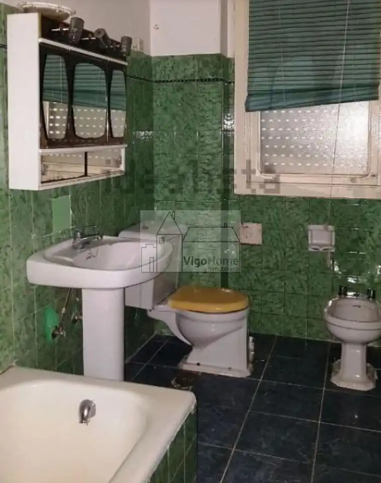 Bany de Casa o xalet en venda en Cangas  amb Calefacció, Jardí privat i Terrassa