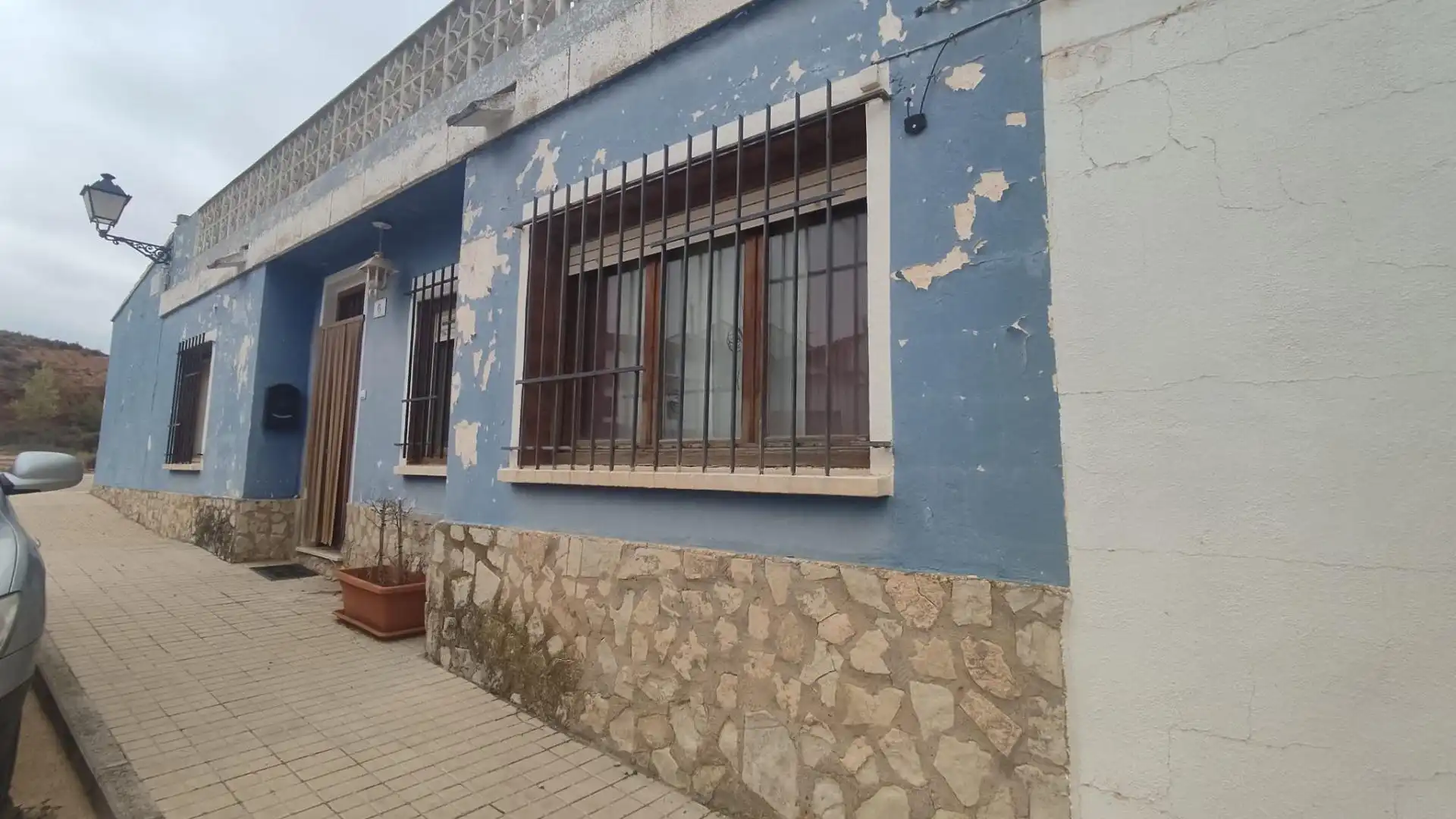 Vista exterior de Casa adosada en venta en Caudete de las Fuentes con Calefacción, Jardín privado y Terraza