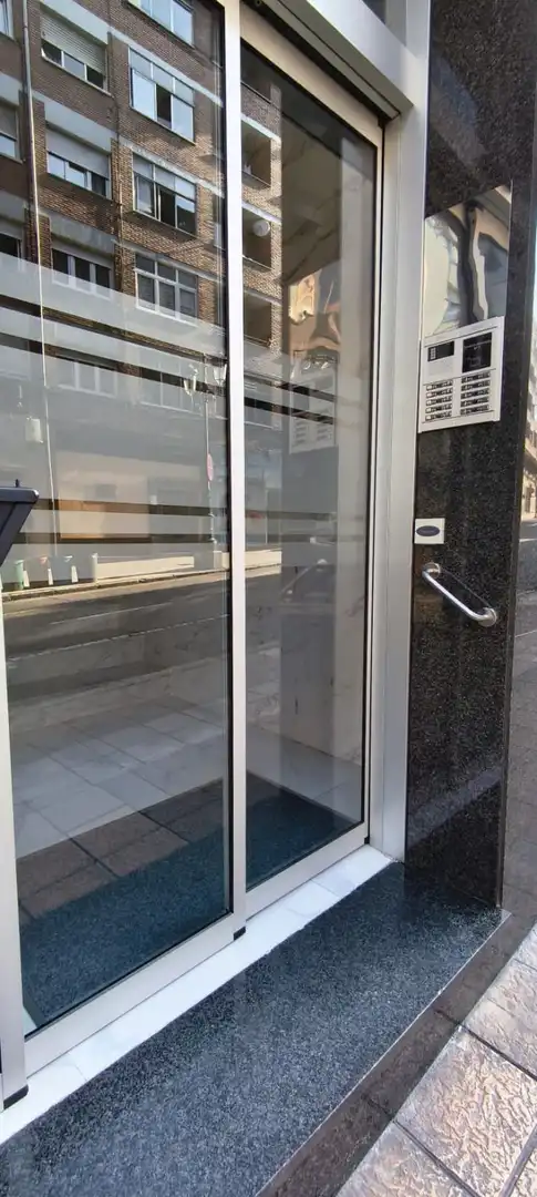 Piso en venta en Oviedo  con Calefacción, Trastero y Amueblado