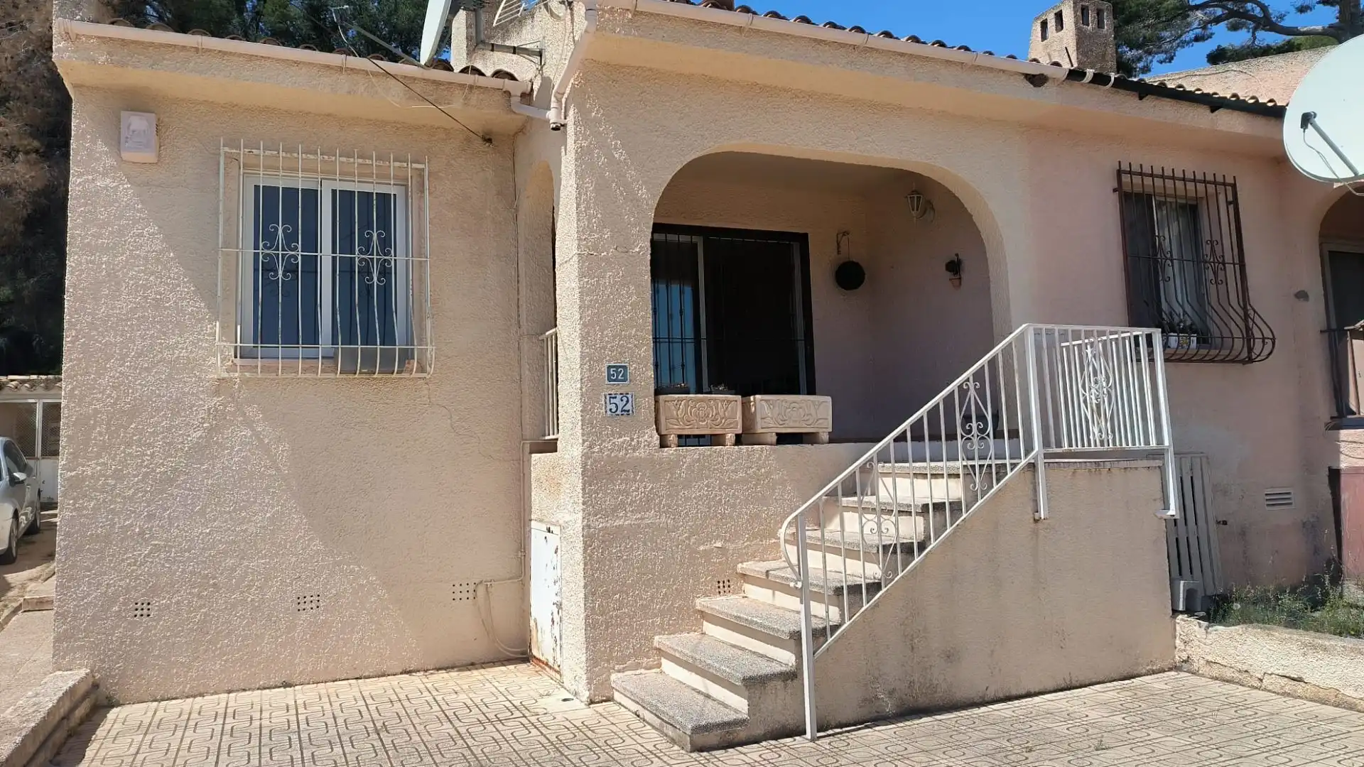 Vista exterior de Casa o xalet en venda en La Nucia amb Calefacció, Jardí privat i Terrassa