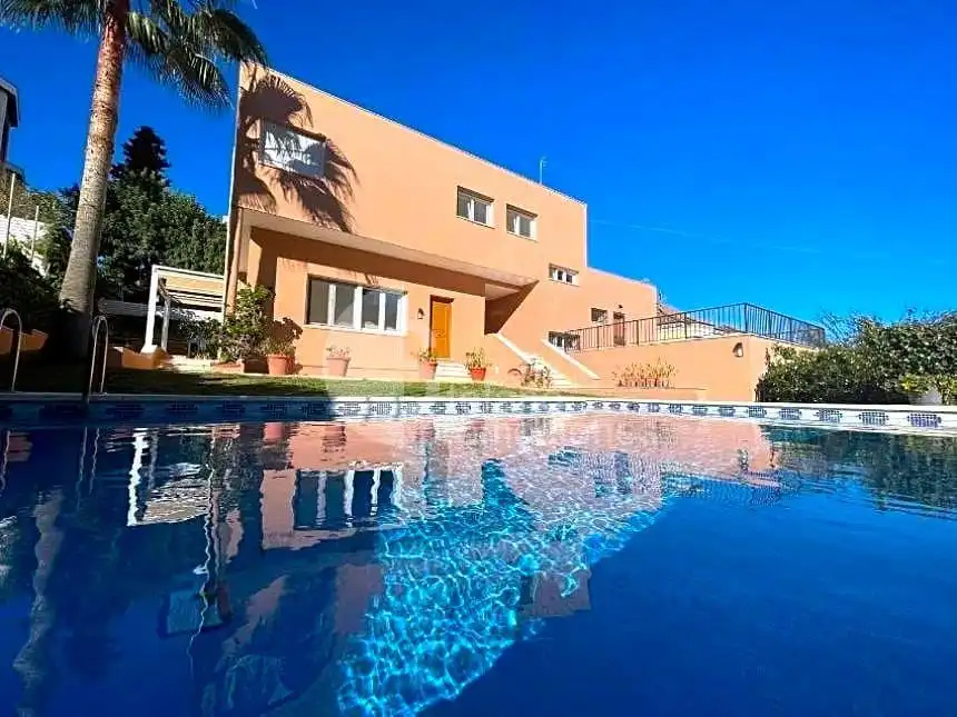 Außenansicht von Haus oder Chalet zum Verkauf in Málaga mit Klimaanlage, Privatgarten und Terrasse