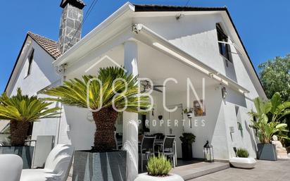 Vista exterior de Casa o xalet en venda en Vallirana amb Aire condicionat, Terrassa i Balcó