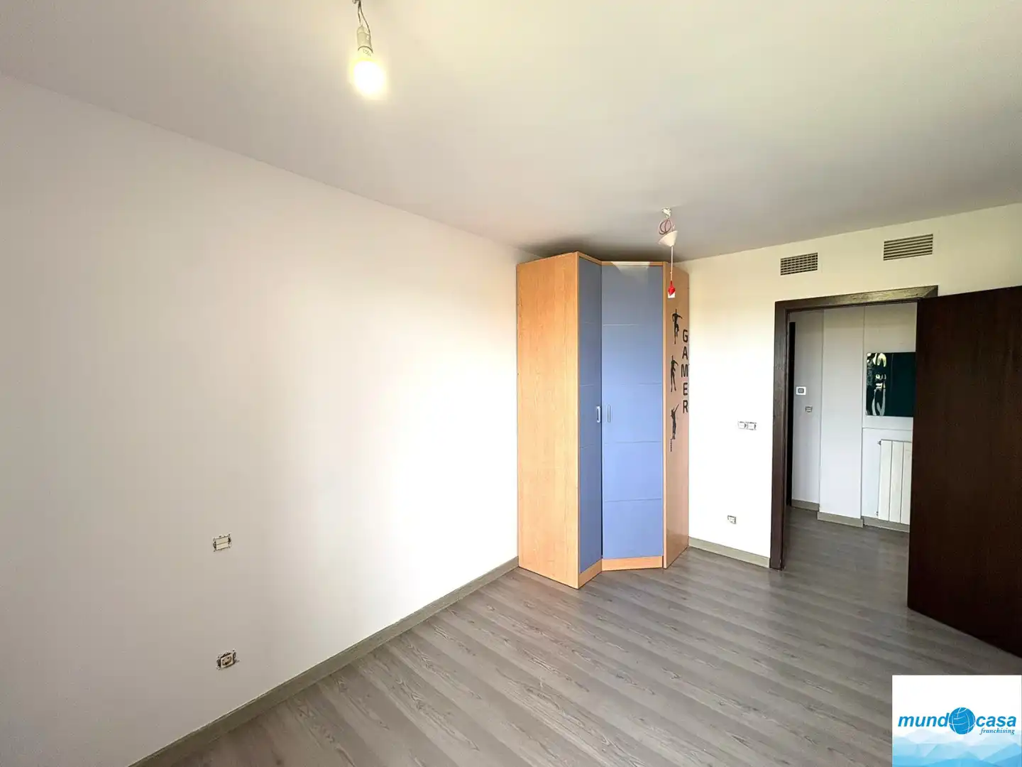 Bedroom of Flat for sale in Pinseque  with Air Conditioner, Heating and Terrace