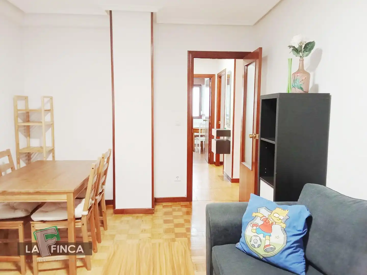 Sala d'estar de Pis de lloguer en Oviedo  amb Calefacció, Parquet i Terrassa