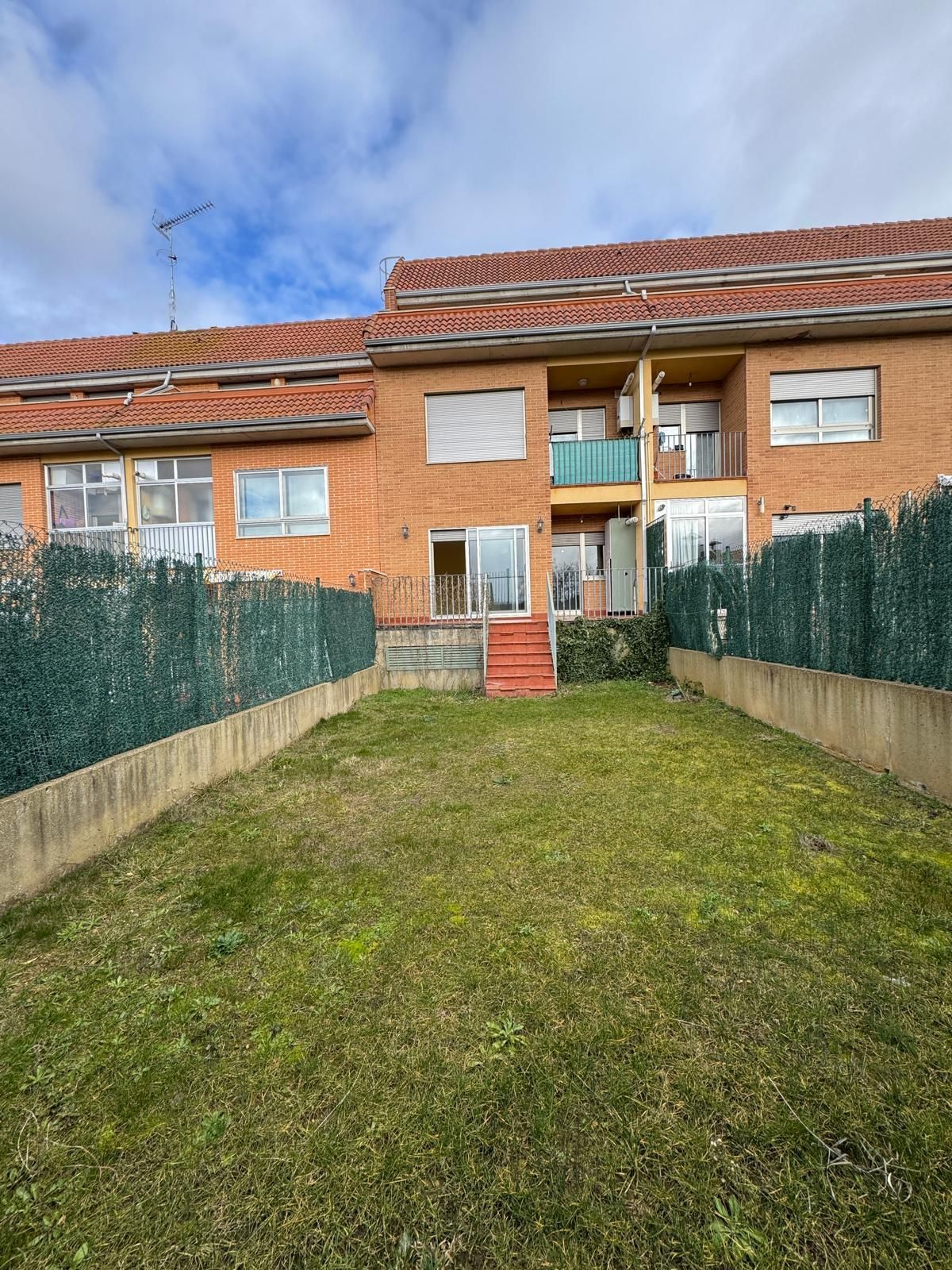 Exterior view of Duplex for sale in Benavente  with Heating, Private garden and Storage room