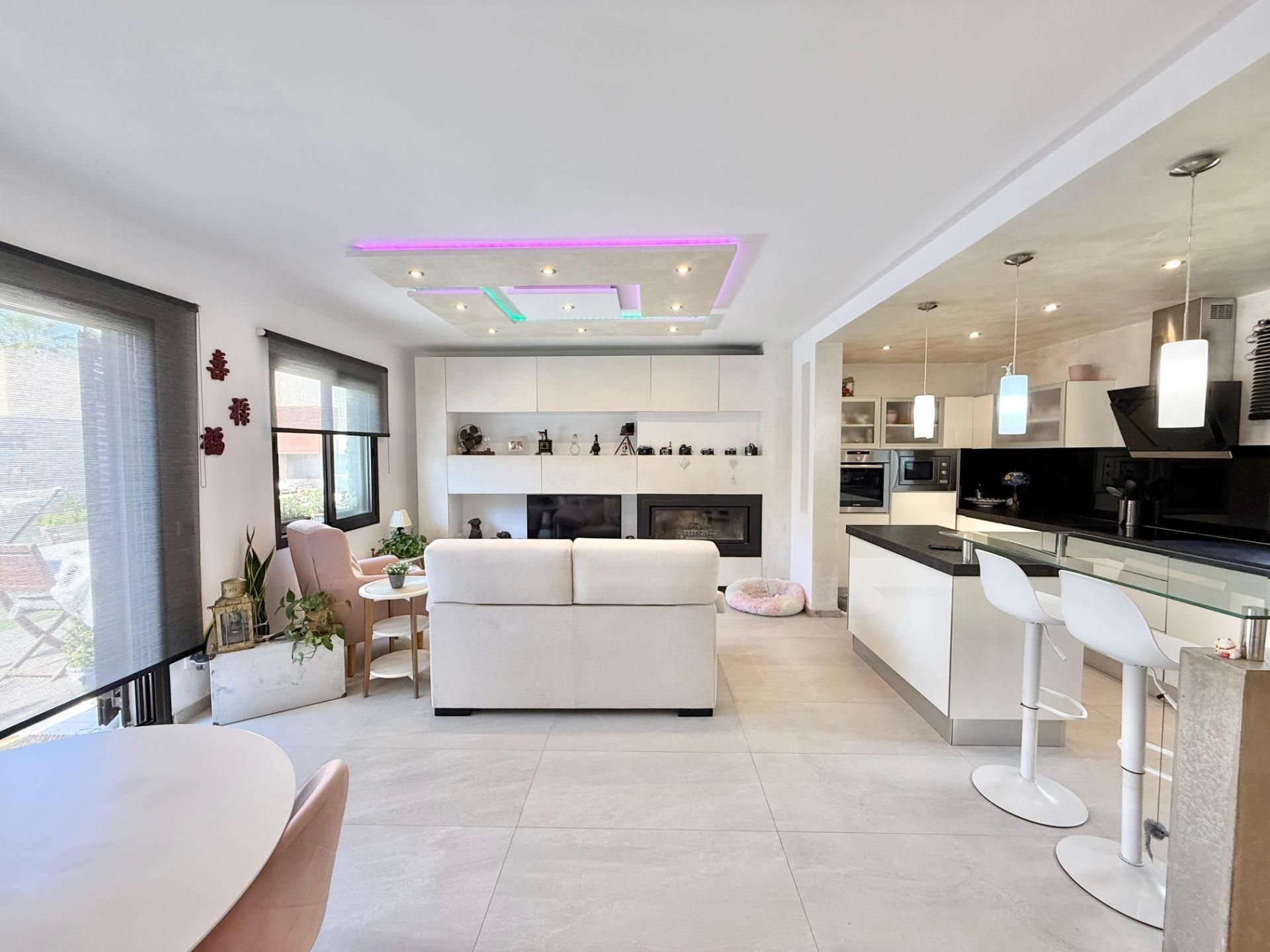 Living room of Single-family semi-detached for sale in Calvià  with Air Conditioner, Private garden and Storage room