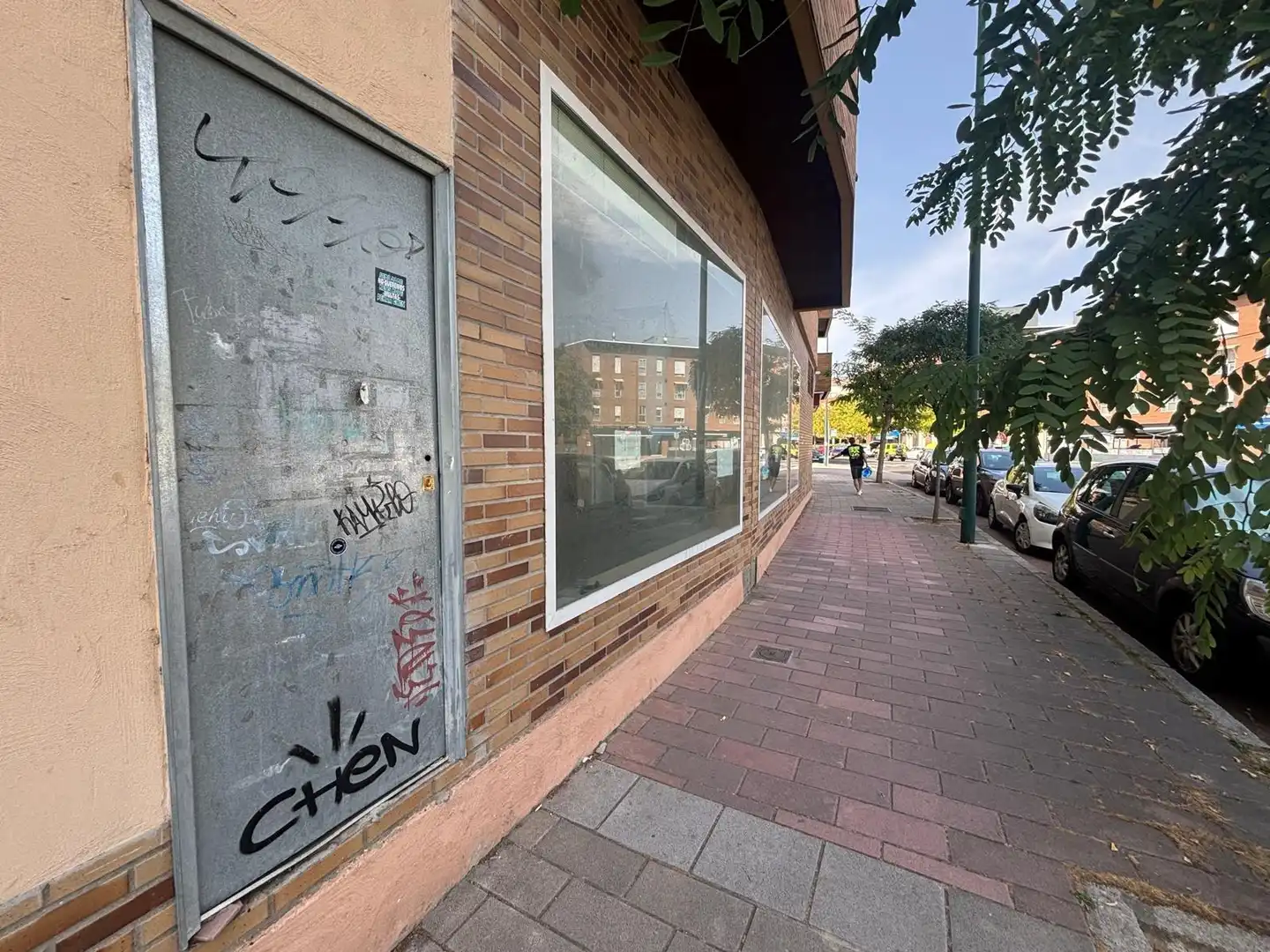 Vista exterior de Local en venda en Parque Alameda - Paula López