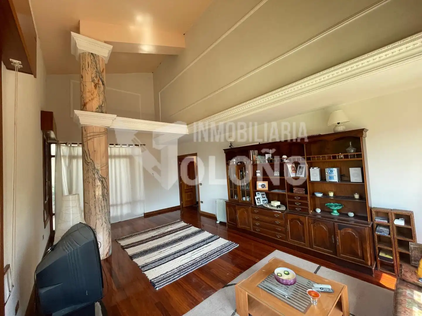 Sala d'estar de Dúplex en venda en Villabuena de Álava / Eskuernaga amb Parquet, Terrassa i Traster
