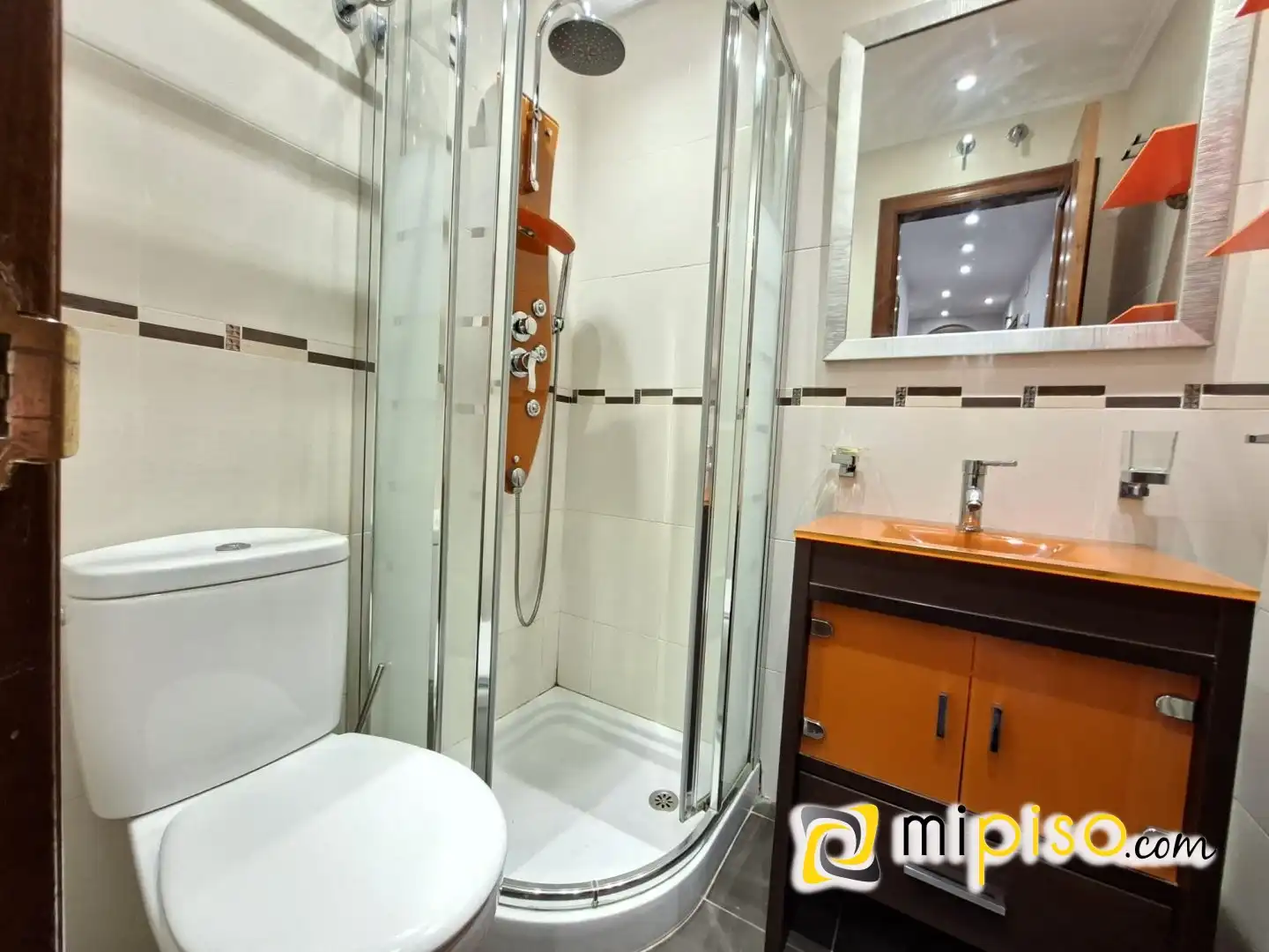 Baño de Piso en venta en Ampuero con Calefacción, Terraza y Trastero