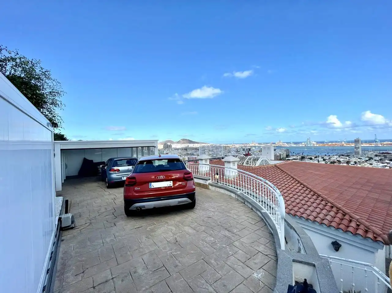 Aparcament de Casa o xalet en venda en Las Palmas de Gran Canaria amb Jardí privat, Terrassa i Piscina