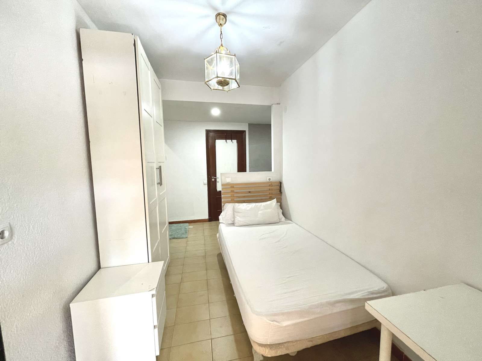 Bedroom of Flat to share in  Sevilla Capital  with Air Conditioner and Terrace