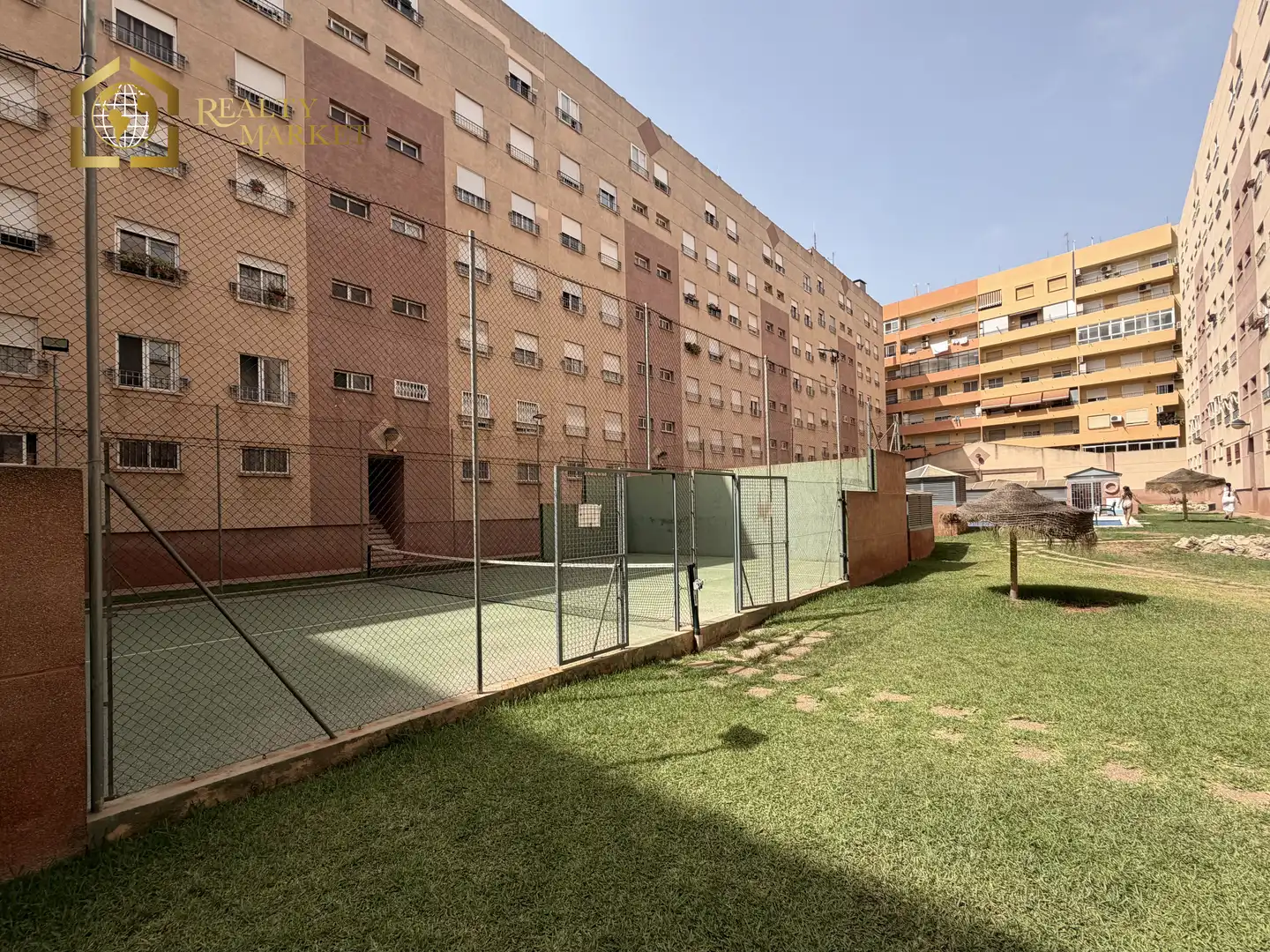 Parking of Flat for sale in Valencia  with Private garden, Furnished and Washing machine