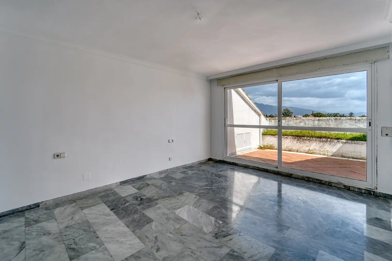 Sala de estar de Ático en venta en Marbella con Aire acondicionado, Calefacción y Terraza