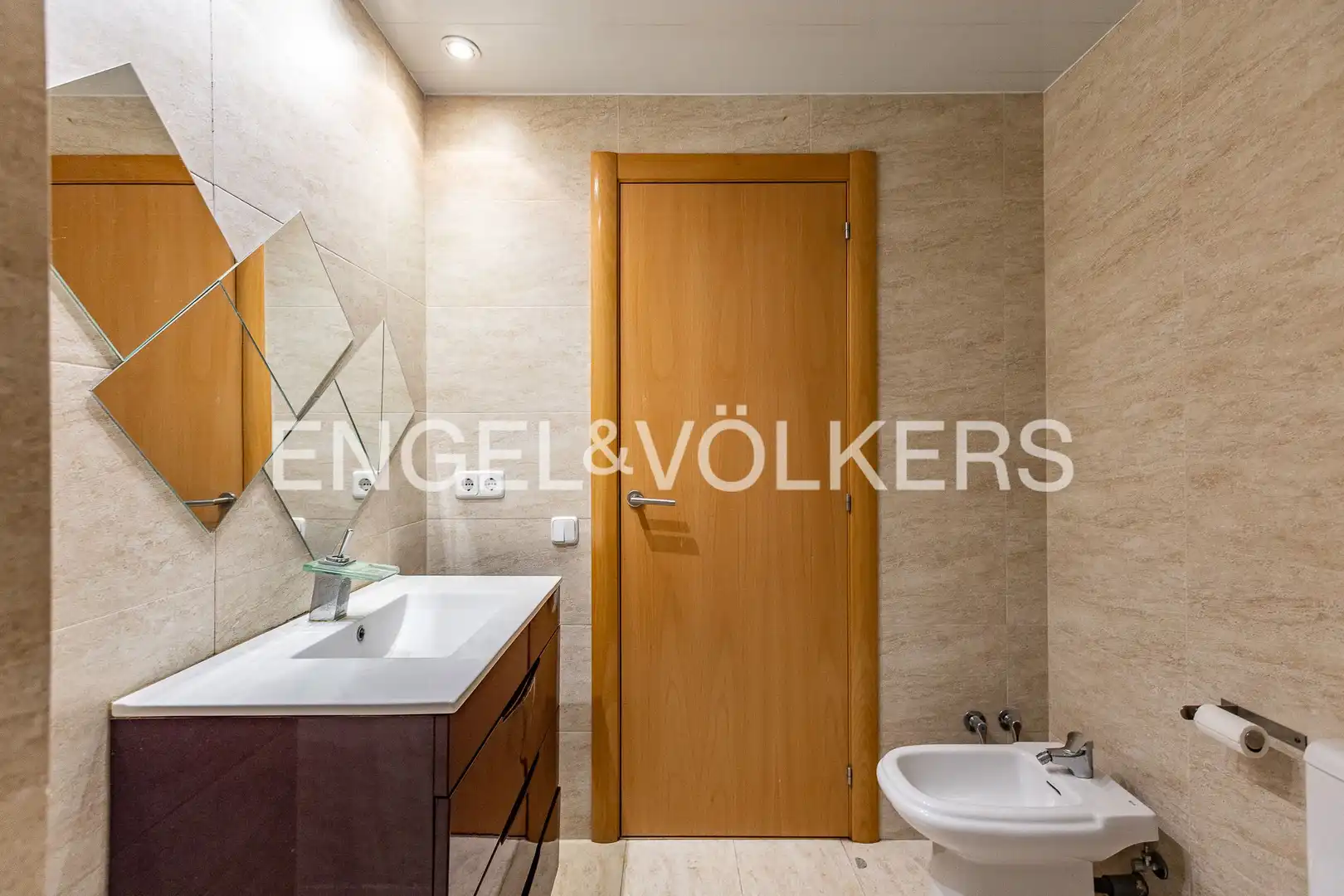 Baño de Casa adosada en venta en Sabadell con Calefacción, Terraza y Balcón