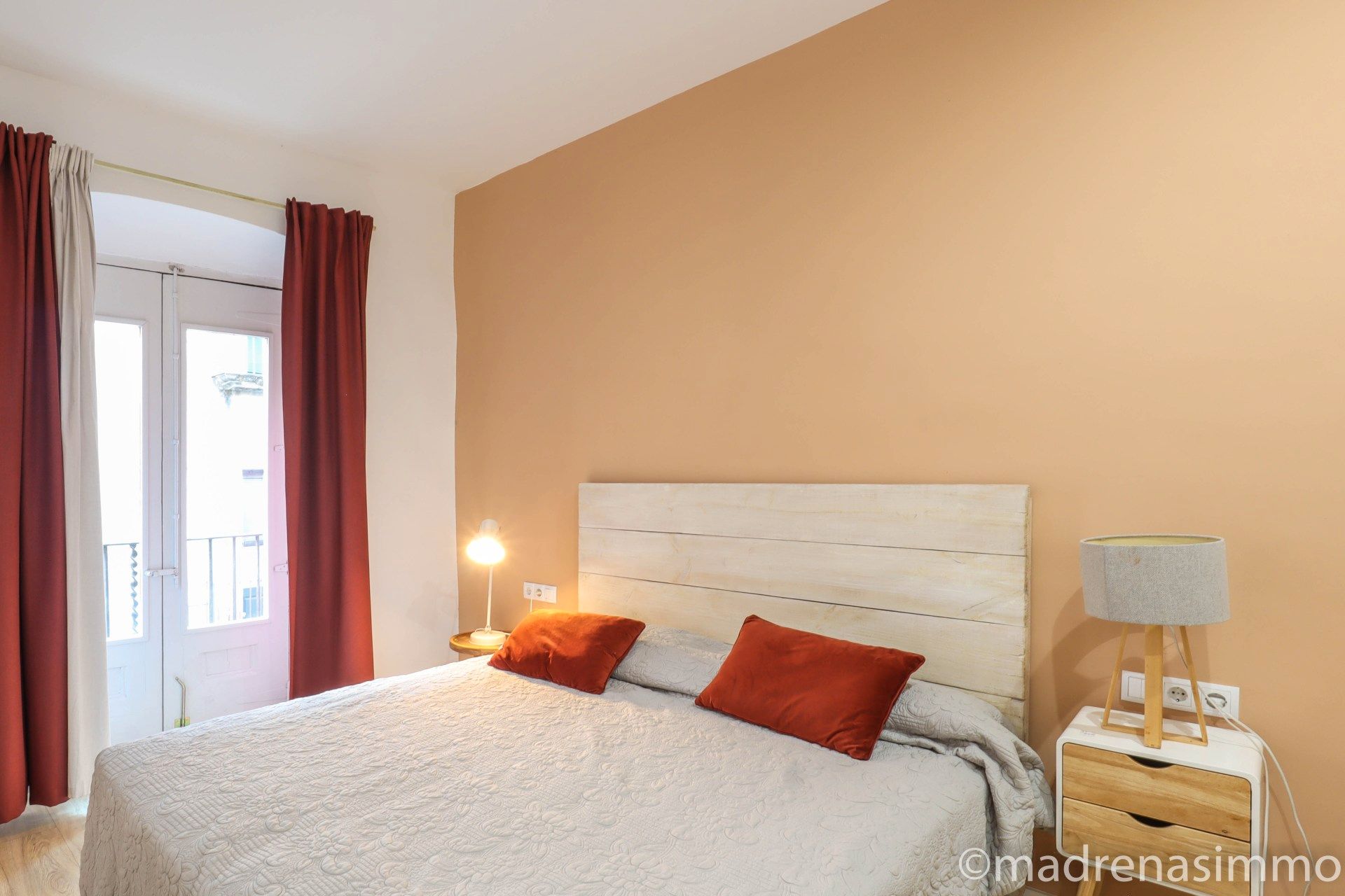 Dormitori de Apartament de lloguer en Girona Capital amb Aire condicionat, Calefacció i Moblat