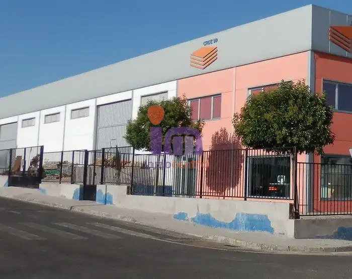 Außenansicht von Fabrikhallen zum Verkauf in Almagro