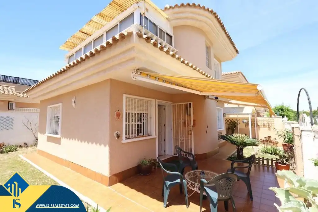 Detached house with pool for sale in Los Balcones - Los Altos