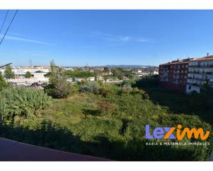 Vista exterior de Pis en venda en Manresa amb Calefacció, Terrassa i Balcó