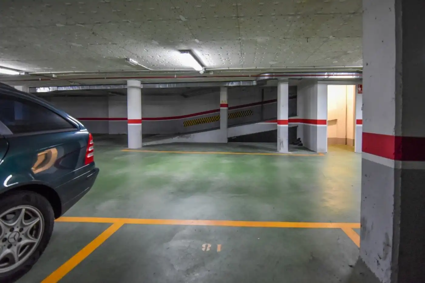 Aparcament de Pis de lloguer en A Coruña Capital  amb Calefacció i Parquet