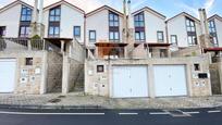 Vista exterior de Casa adosada en venda en Brión amb Jardí privat, Piscina i Forn