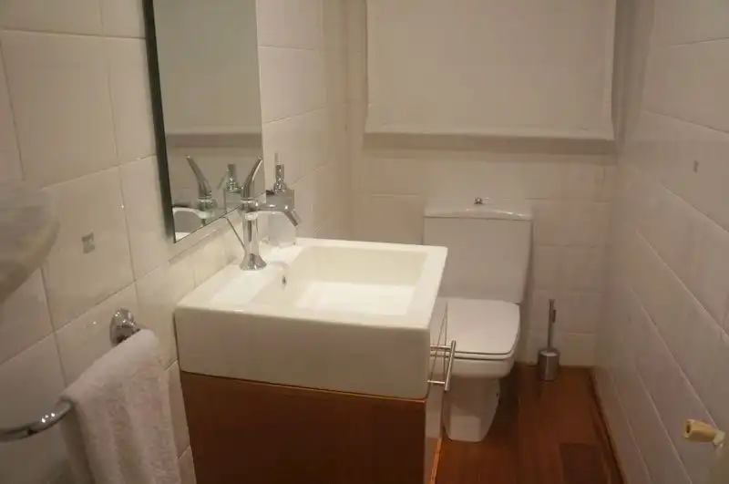 Baño de Casa o chalet en venta en Castell d'Aro, Platja d'Aro i s'Agaró con Aire acondicionado, Calefacción y Jardín privado
