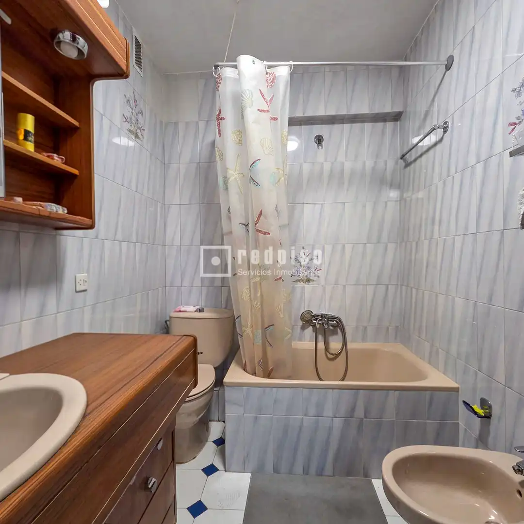 Baño de Piso en venta en Madrid con Aire acondicionado, Calefacción y Jardín privado