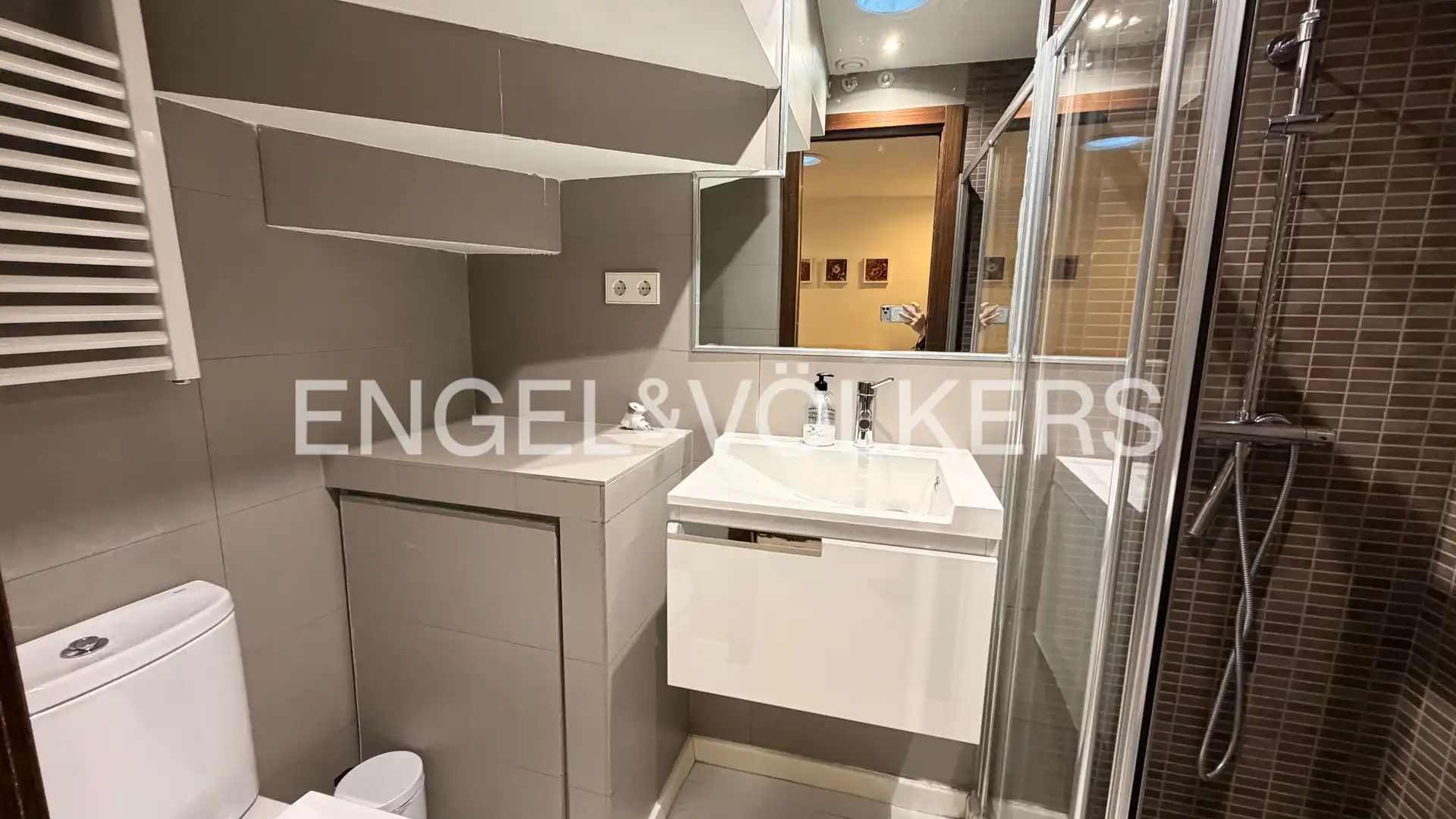 Baño de Dúplex de alquiler en La Moraleja con Aire acondicionado, Calefacción y Jardín privado