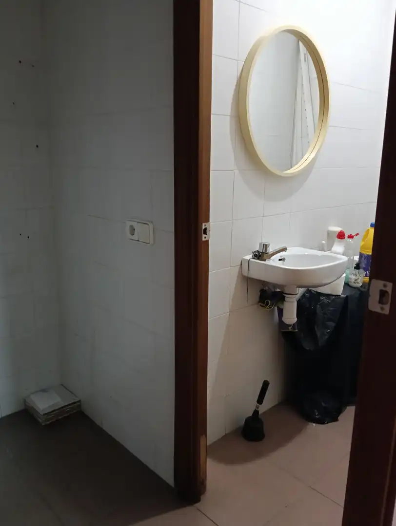 Badezimmer von Geschaftsraum zur Miete in Vilanova i la Geltrú mit Klimaanlage
