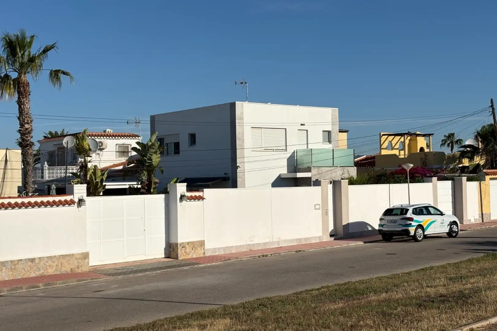 Vista exterior de Casa o xalet en venda en Torrevieja amb Aire condicionat, Calefacció i Jardí privat