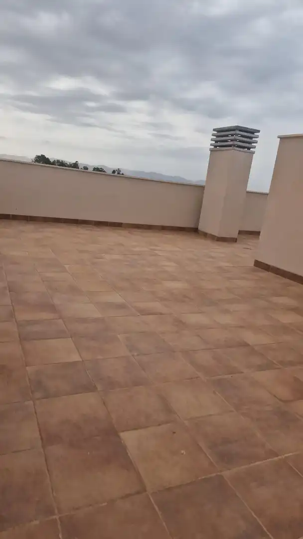 Terrassa de Àtic de lloguer en Almería amb Aire condicionat, Calefacció i Jardí privat