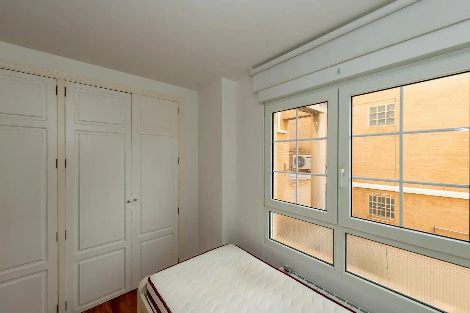 Dormitori de Casa adosada en venda en Alicante / Alacant amb Aire condicionat, Calefacció i Jardí privat
