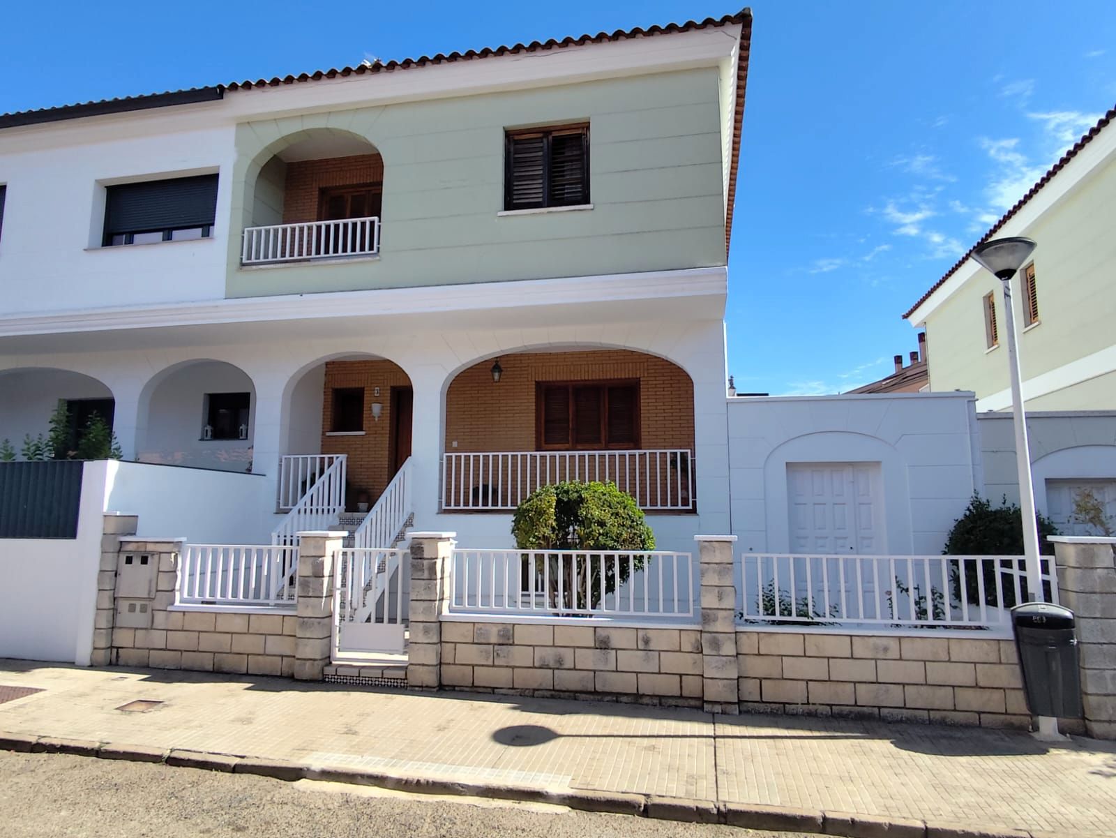Exterior view of Single-family semi-detached for sale in Zafra  with Air Conditioner, Heating and Terrace