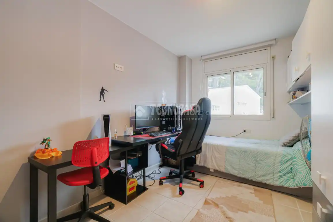 Schlafzimmer von Einfamilien-Reihenhaus zum Verkauf in Terrassa mit Klimaanlage, Heizung und Terrasse