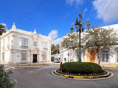 Vista exterior de Pis en venda en Chiclana de la Frontera amb Terrassa i Balcó