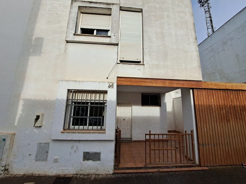Vista exterior de Casa o xalet en venda en Niebla amb Jardí privat i Piscina