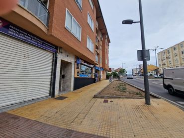 Local comercial en venda a Avenida Obispo Laso, 17, puerta