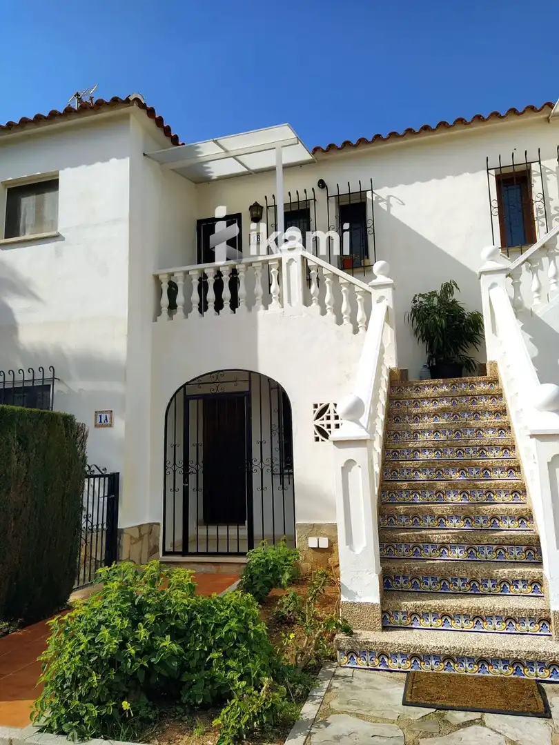 Außenansicht von Dachboden zum Verkauf in Oliva mit Klimaanlage, Heizung und Privatgarten