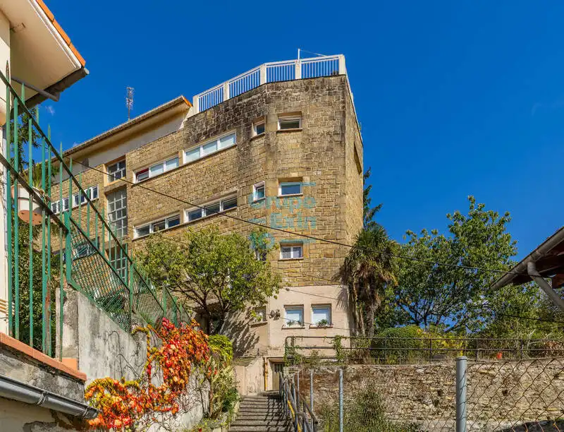Vista exterior de Pis en venda en Donostia - San Sebastián  amb Calefacció, Jardí privat i Terrassa