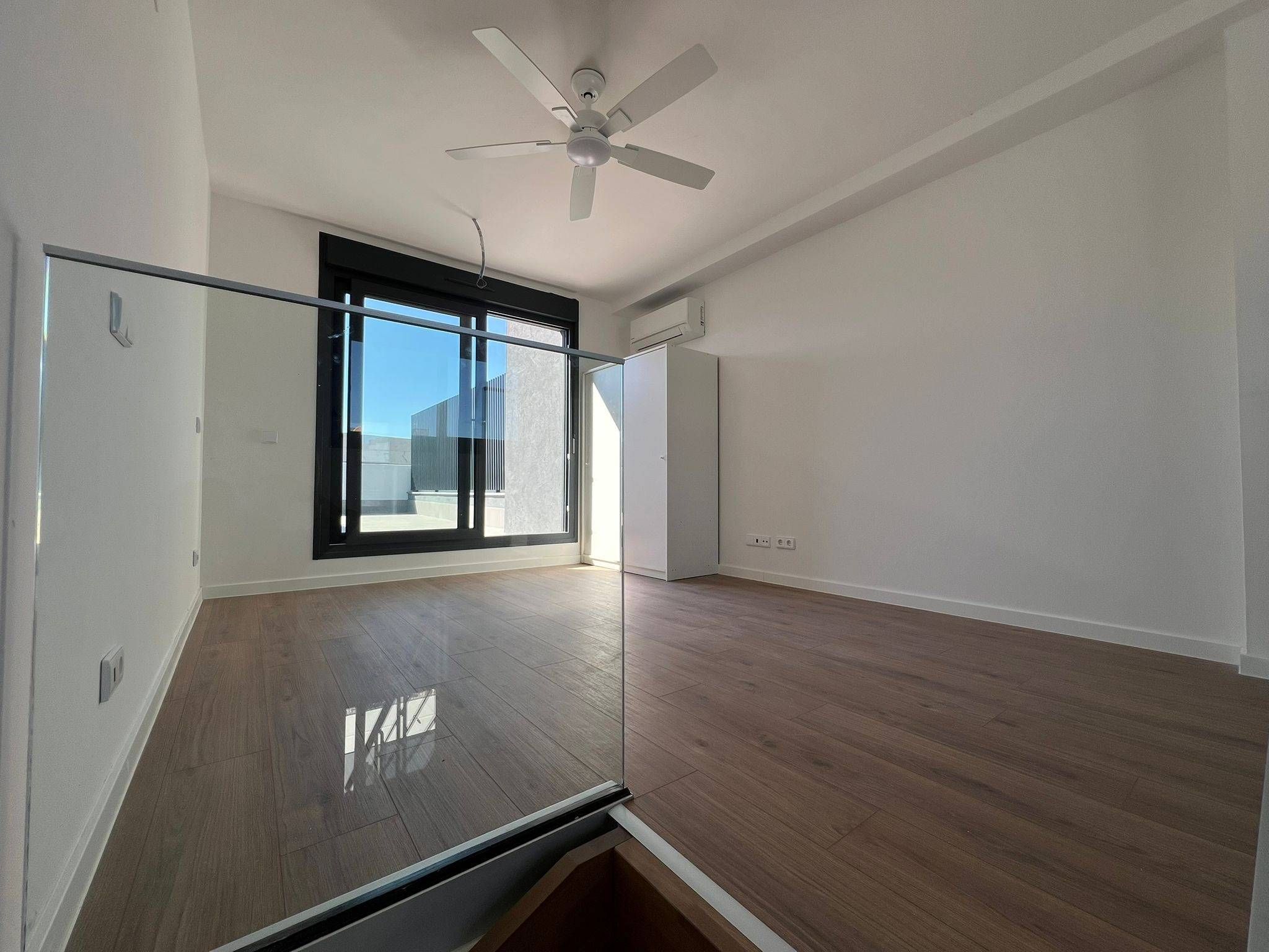 Habitación de Ático de alquiler en San Sebastián de los Reyes con Calefacción, Terraza y Piscina comunitaria