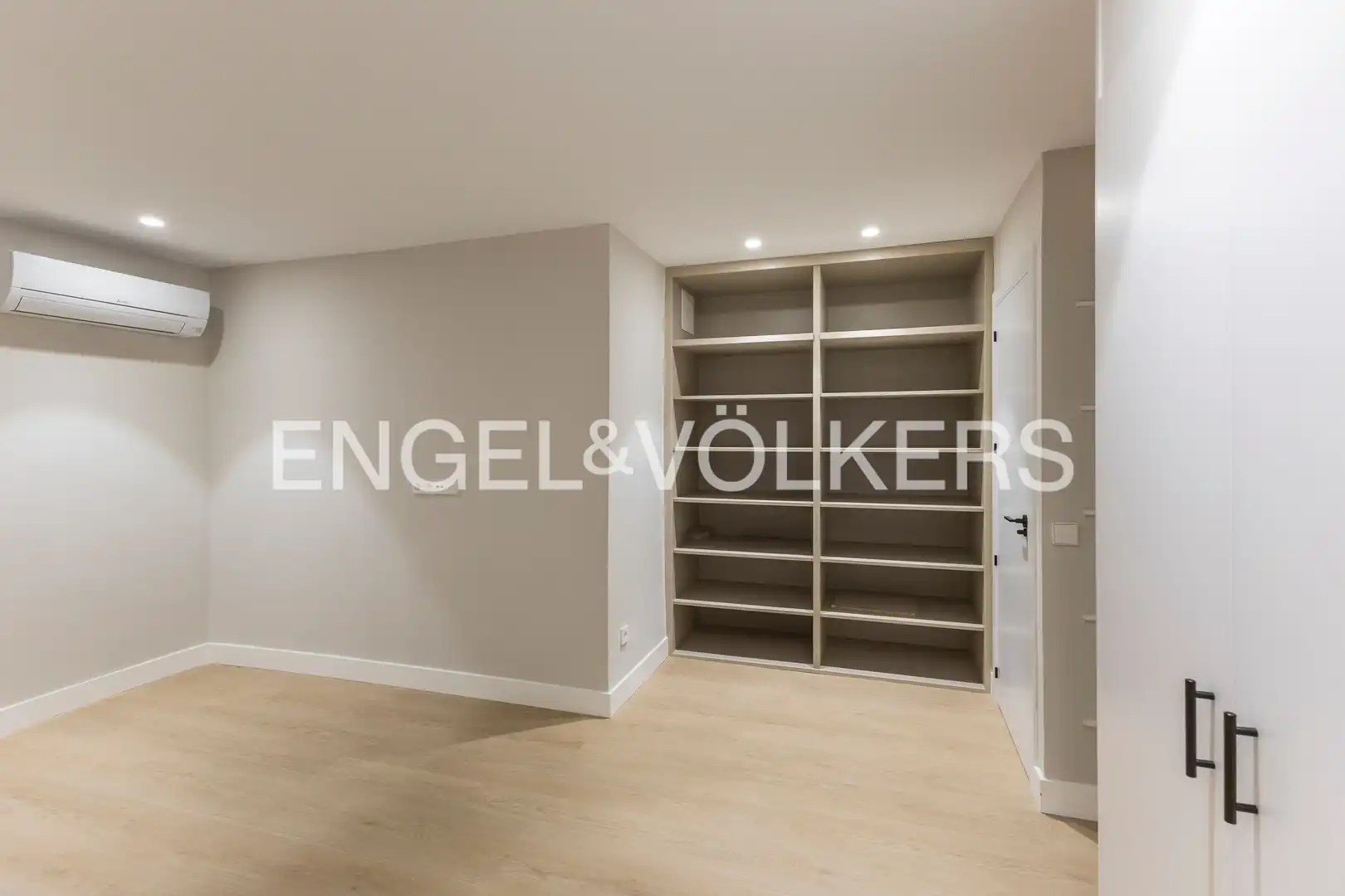 Apartments for rent in Madrid  with Air Conditioner and Heating
