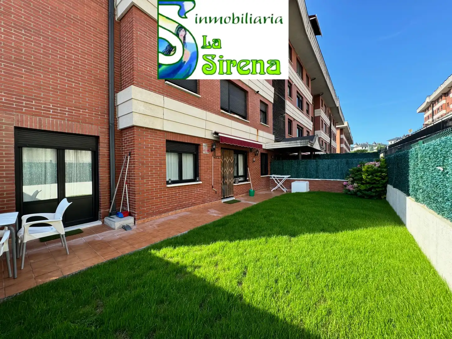Vista exterior de Piso en venta en Castro-Urdiales con Calefacción, Jardín privado y Terraza