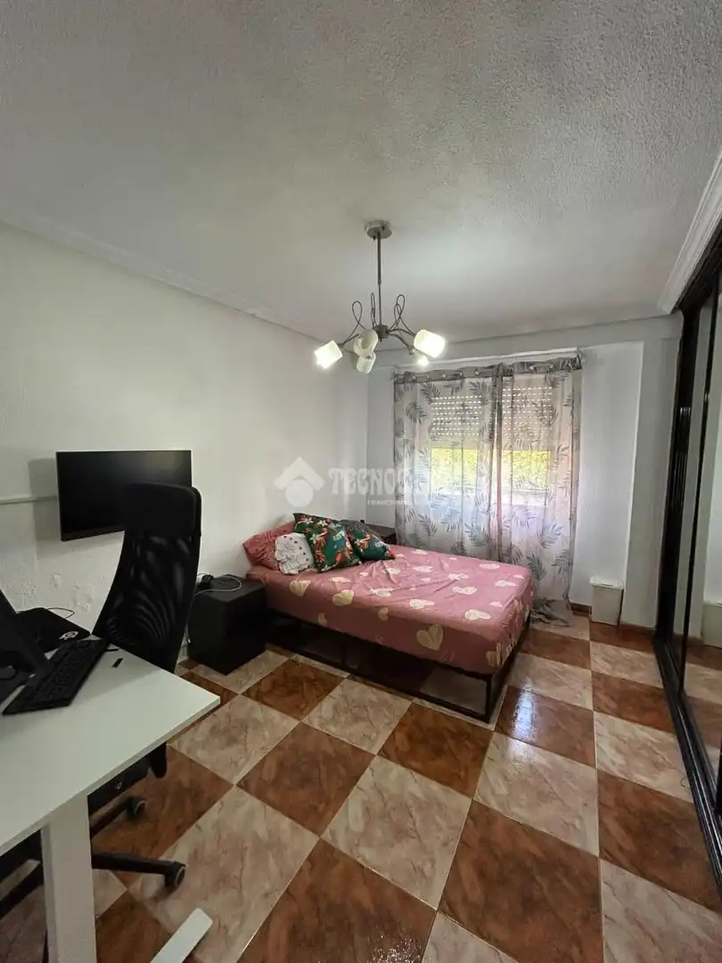 Schlafzimmer von Wohnung zum Verkauf in Coslada