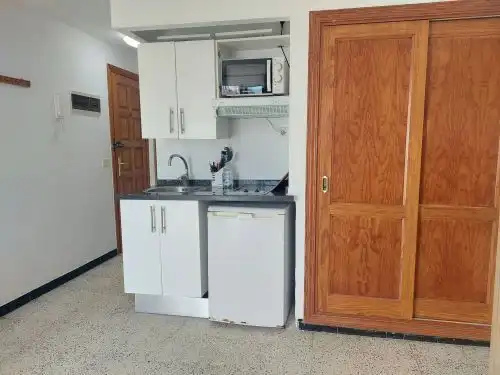 Cocina de Estudio de alquiler en Las Palmas de Gran Canaria con Amueblado, Lavadora y Microondas