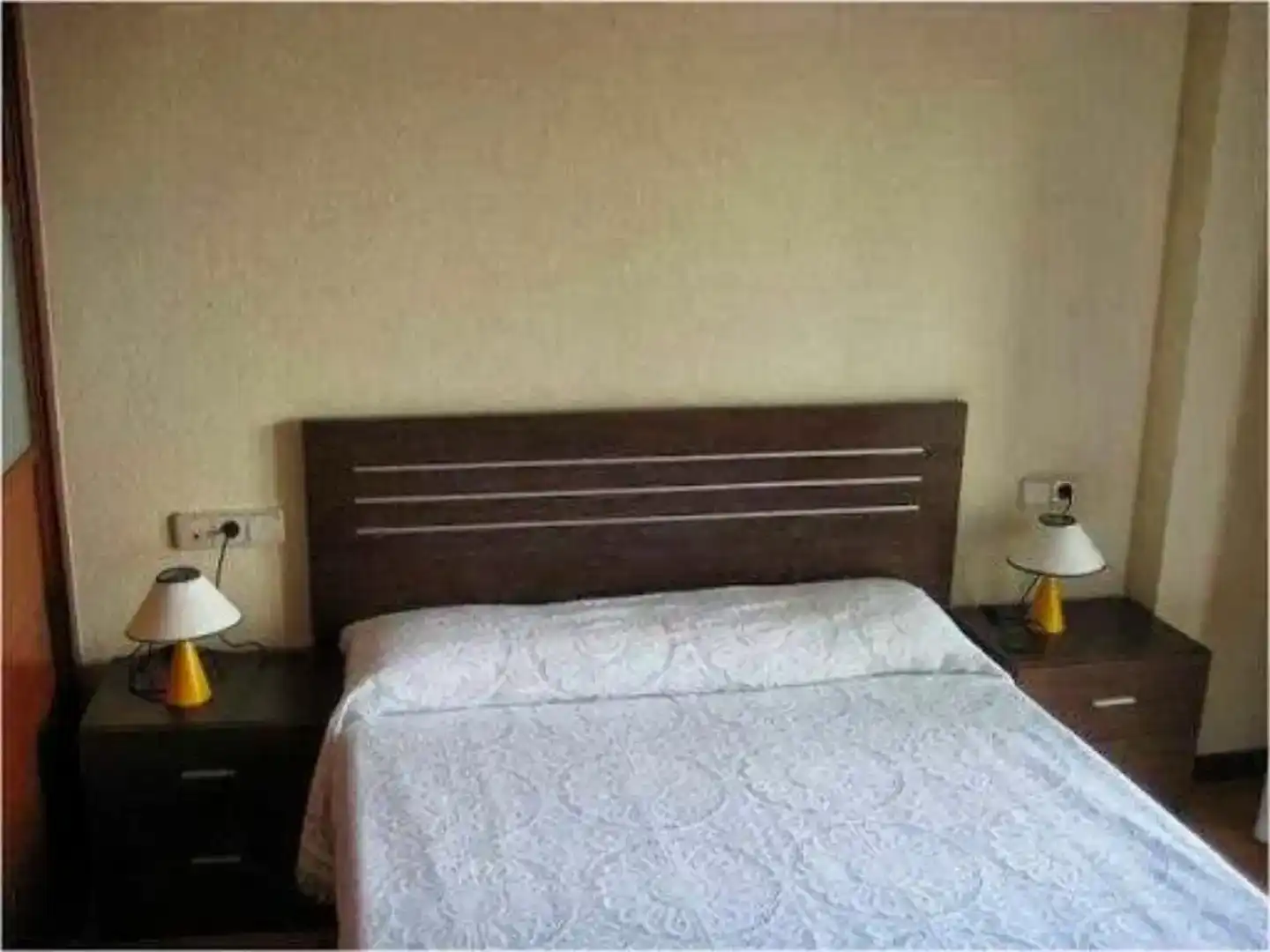 Bedroom of Flat for rent in Vigo   with Parquet flooring, Storage room and Furnished
