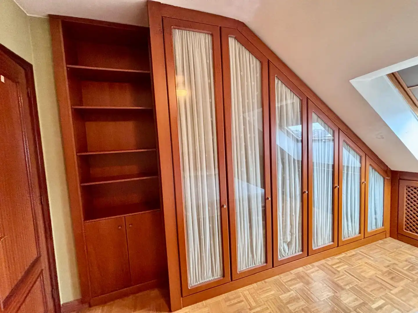 Schlafzimmer von Maisonette zum Verkauf in Gijón  mit Heizung, Parkett und Abstellraum
