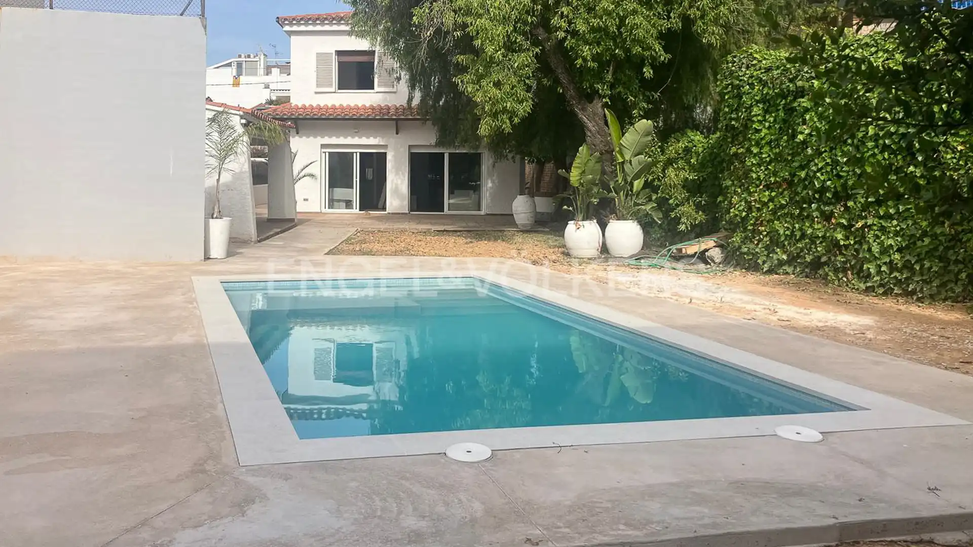 Piscina de Casa o chalet en venta en Sitges con Aire acondicionado, Calefacción y Jardín privado