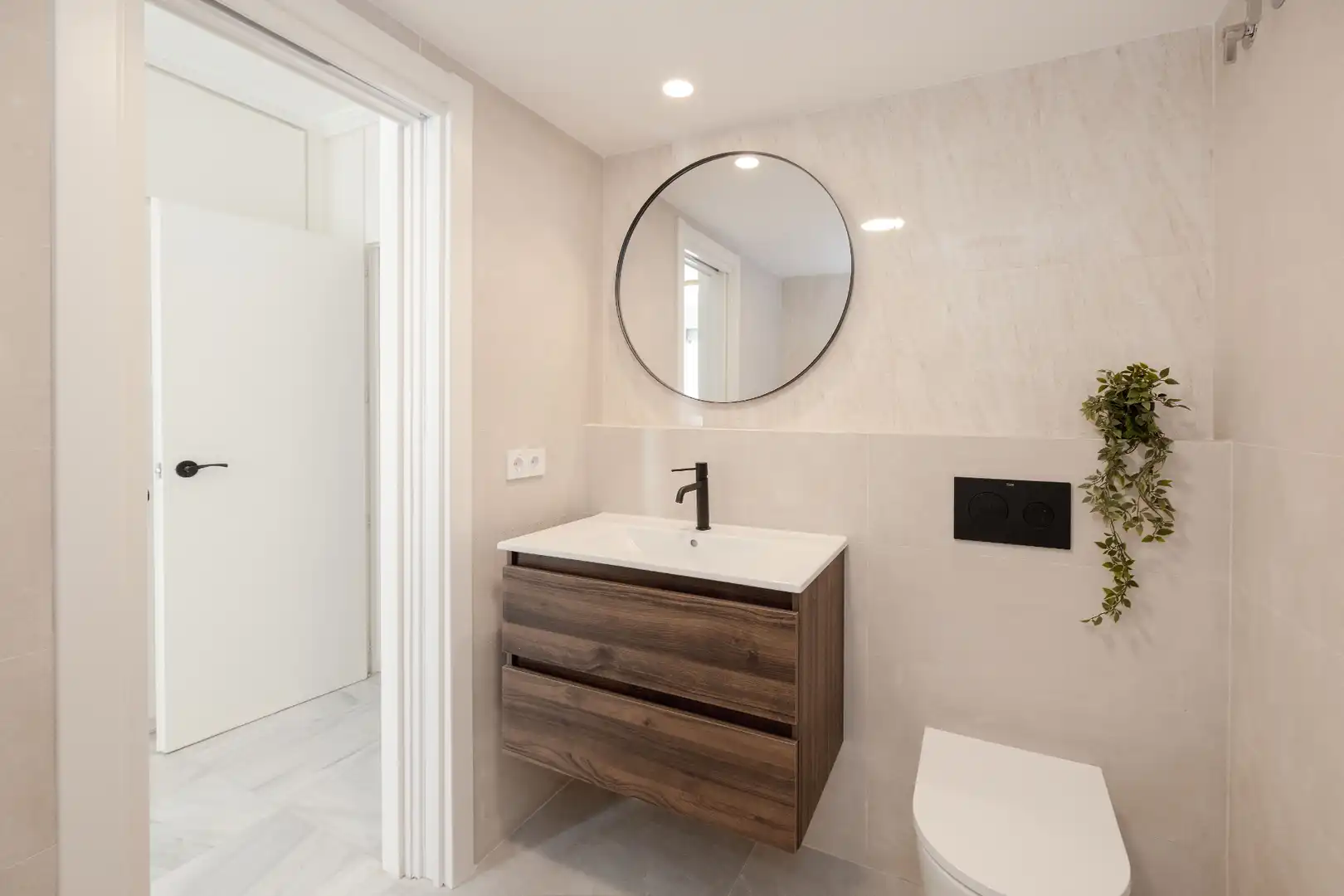 Badezimmer von Erdgeschoss zum Verkauf in Marbella mit Klimaanlage, Heizung und Terrasse