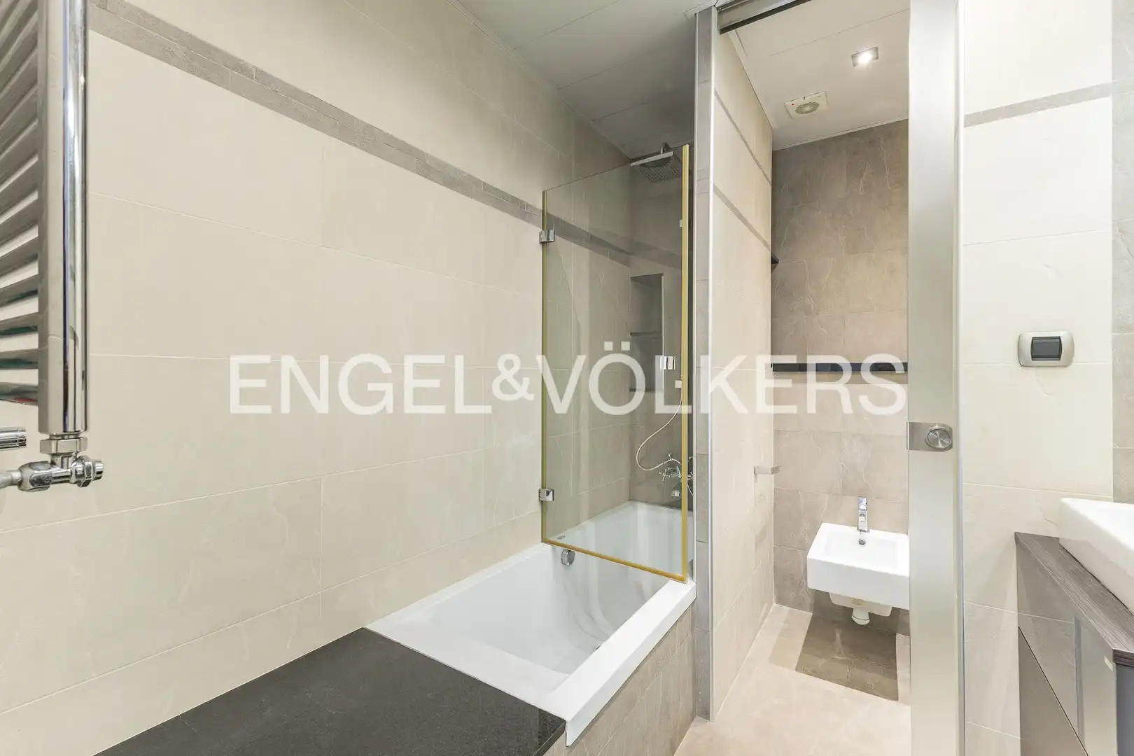 Baño de Casa o chalet en venta en El Prat de Llobregat con Aire acondicionado, Calefacción y Jardín privado