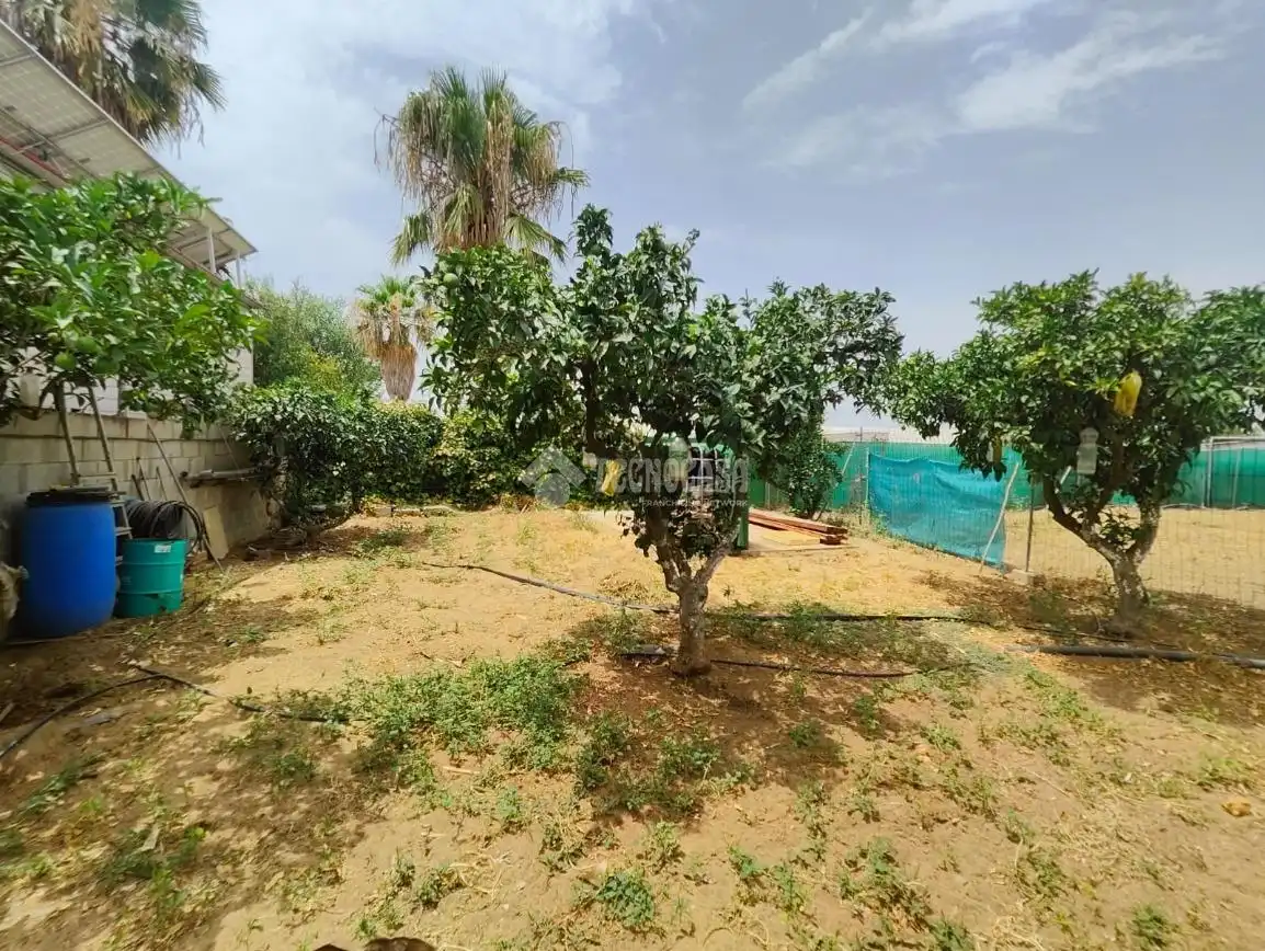 Casa rústica amb jardí en venda a Los Palacios y Villafranca, imagen 37