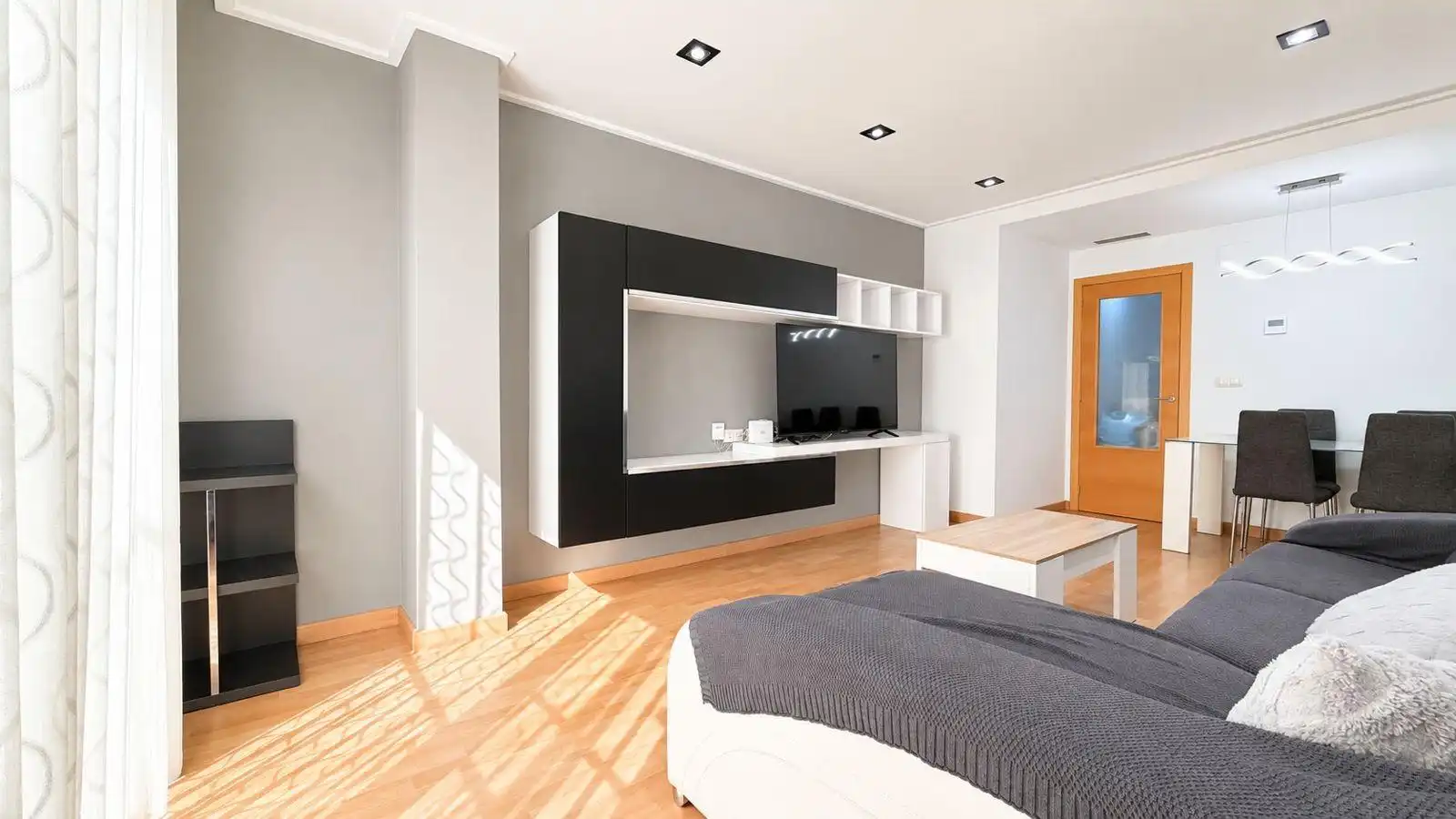 Living room of Flat for sale in Elche / Elx  with Air Conditioner, Parquet flooring and Furnished